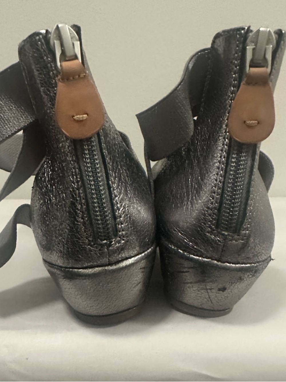 GENTLE SOULS Lisa Leather Shoes
KENNETH COLE 8 Silver Ankle
Wrap Wedge Peep Toe - Picture 10 of 16